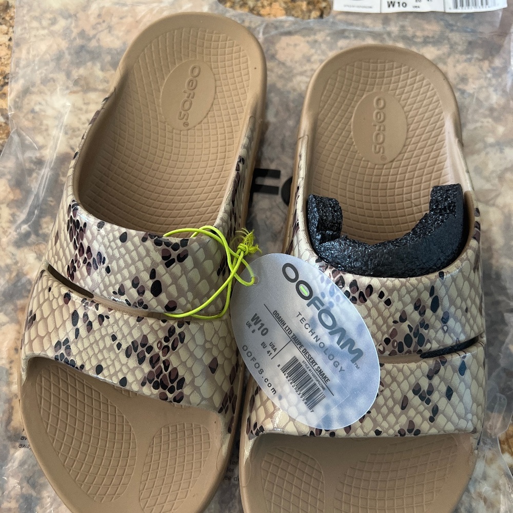 Oofos woman slides